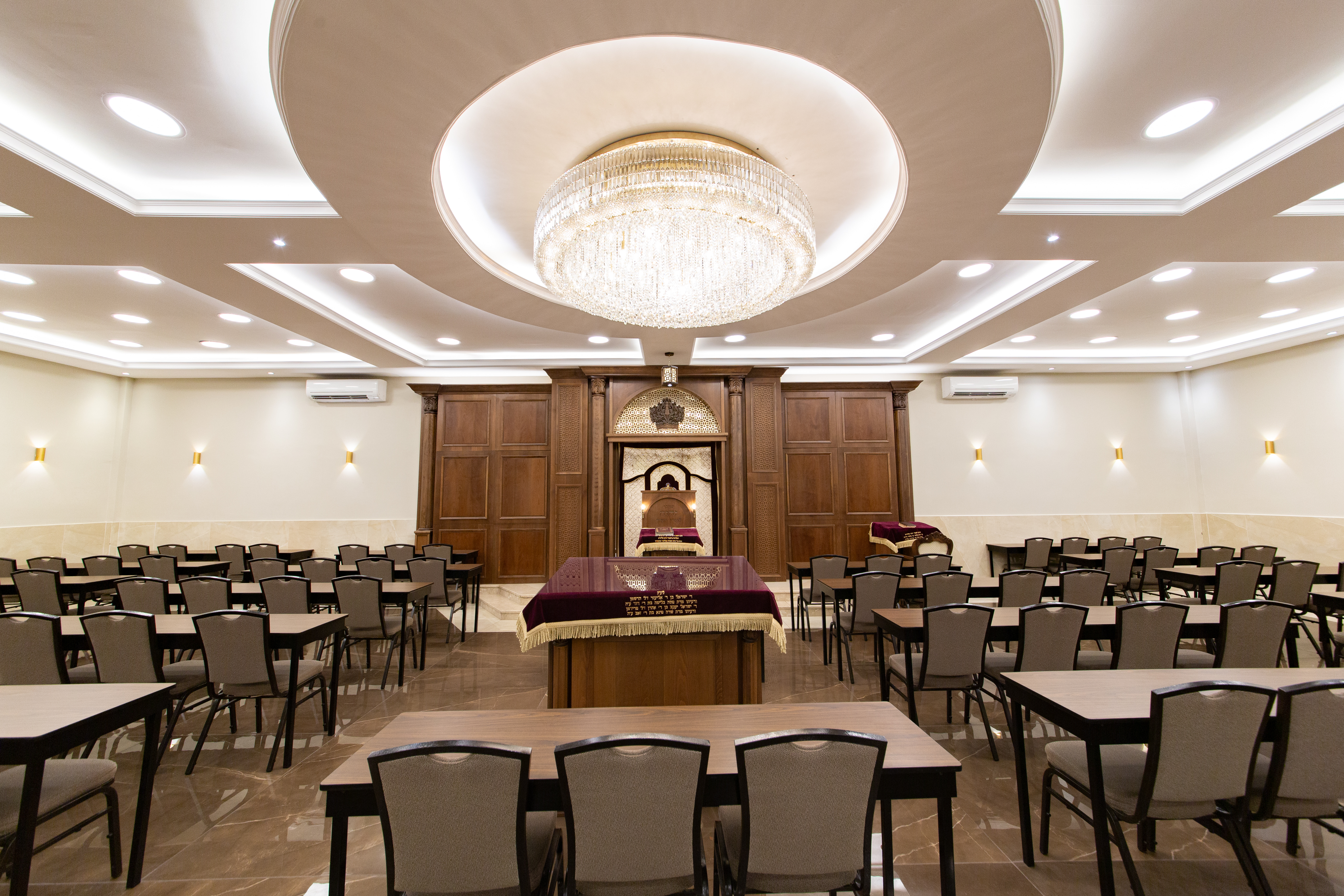 The Kehilla gathered in the shul